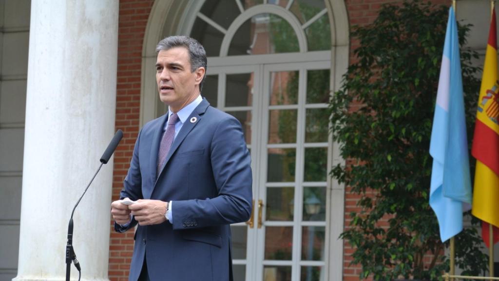 El presidente del Gobierno, Pedro Sánchez, junto a Alberto Fernández, presidente de Argentina.