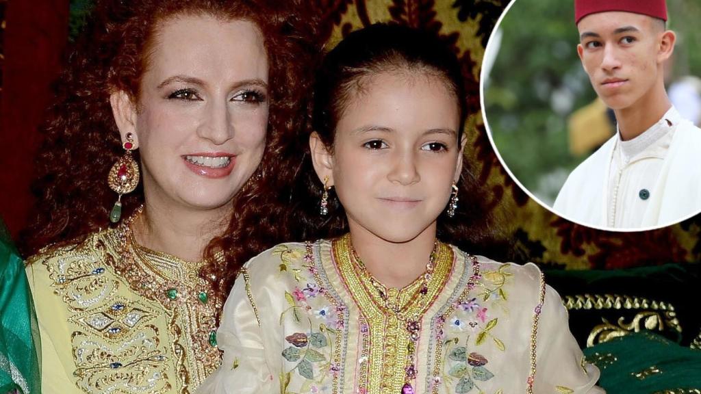 La princesa Lalla Khadija de Marruecos junto a su madre, Lalla Salma, y su hermano mayor, el príncipe Moulay Hassan, en un montaje de Jaleos.