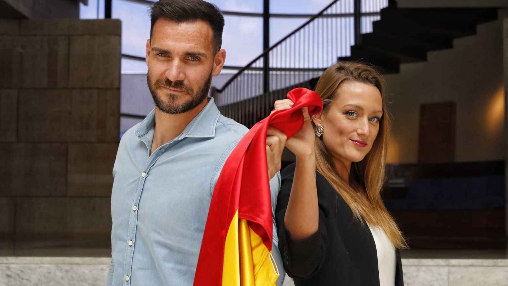 Saúl Craviotto y Mireia Belmonte, con la bandera de España
