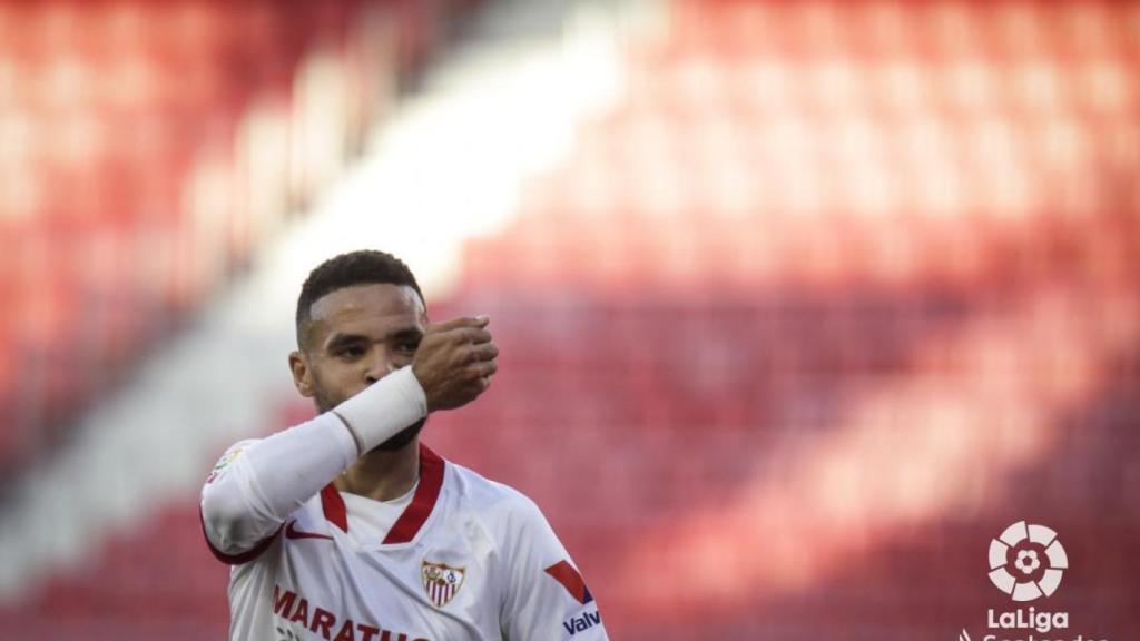 En-Nesyri celebra su gol en el Sevilla - Valencia de la jornada 36 de La Liga