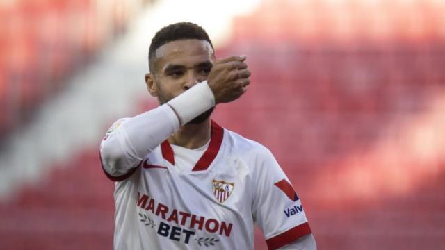 En-Nesyri celebra su gol en el Sevilla - Valencia de la jornada 36 de La Liga