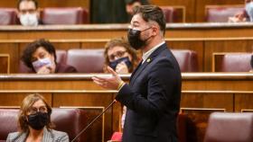 El portavoz del grupo parlamentario de ERC, Gabriel Rufián, interviene en la sesión de control al Gobierno de este miércoles.