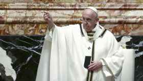 El Papa Francisco durante la celebración de la vigilia Pascual en El Vaticano.