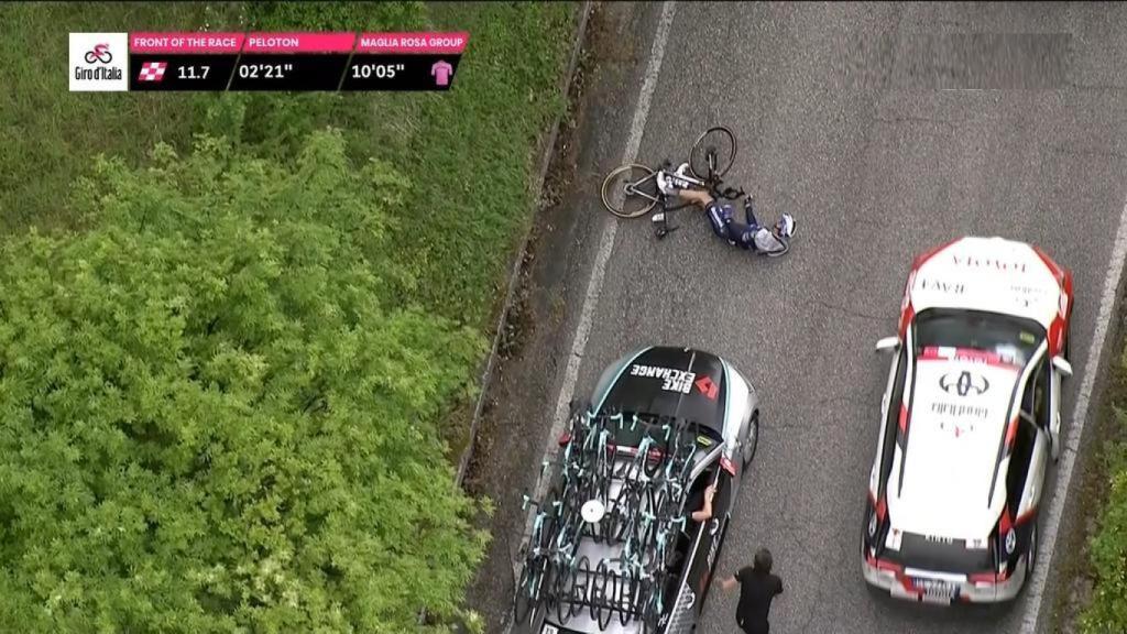 Peter Serry atropellado en el Giro de Italia 2021