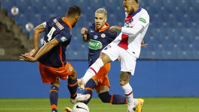 Neymar en un lance del juego en su partido contra el Montpellier