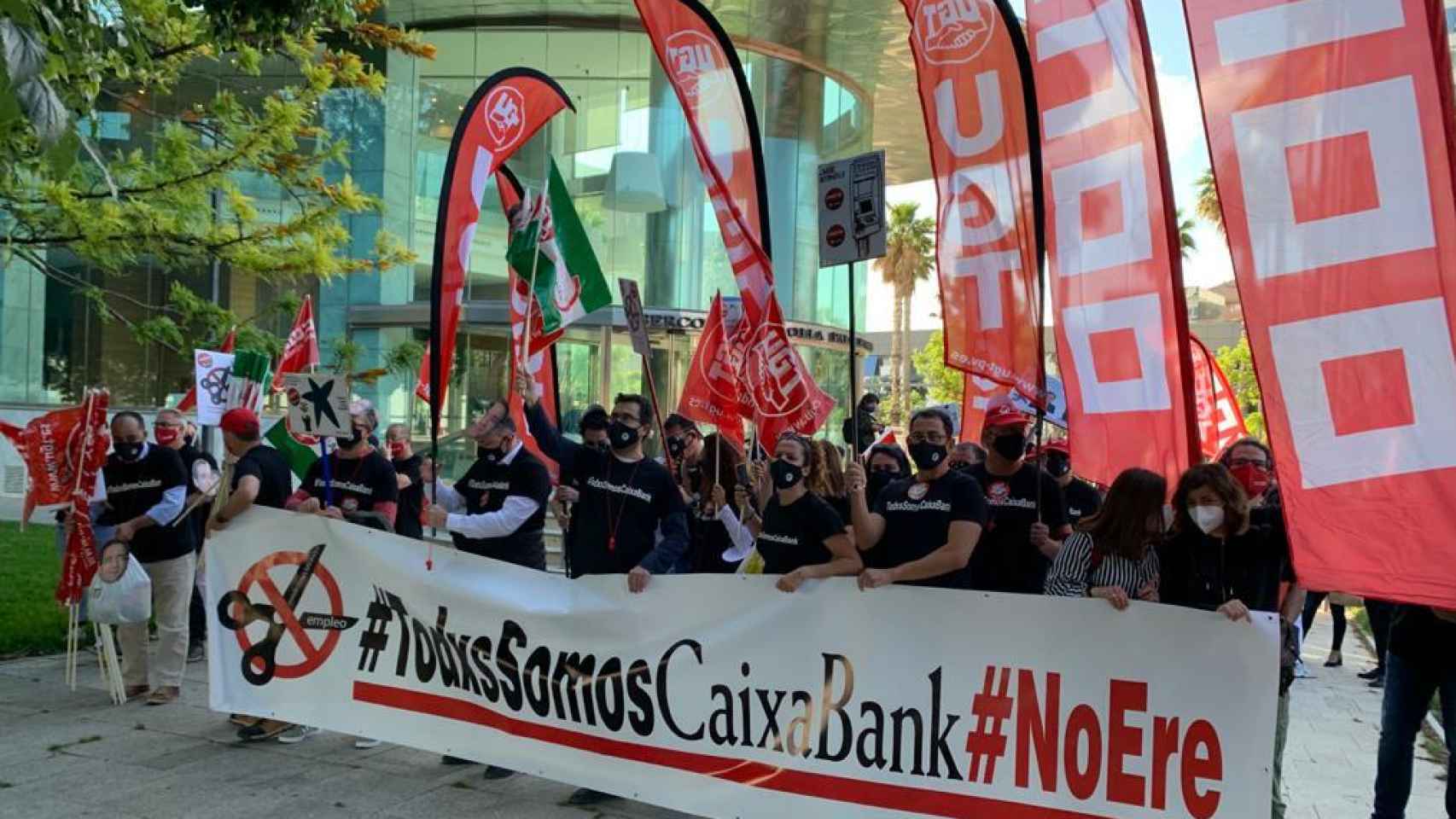sindicatos-caixabank-manifiestan-contra-ere