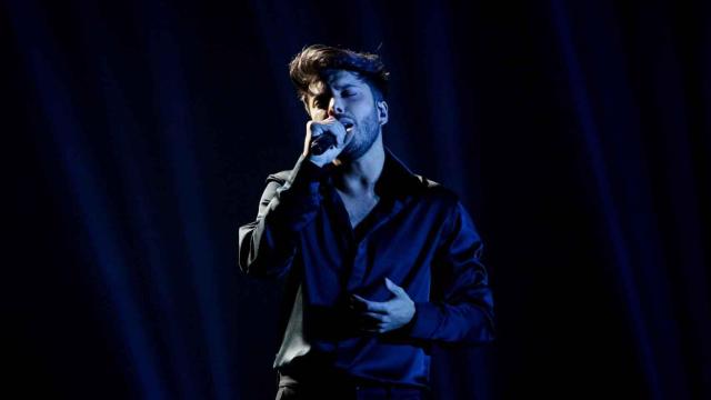 Blas Cantó en su primer ensayo sobre el escenario de Róterdam.