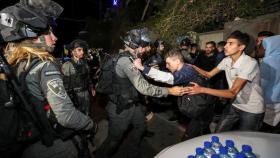 Los confrontos entre palestinos y la policía israelí en el barrio de Sheik Jarrah.