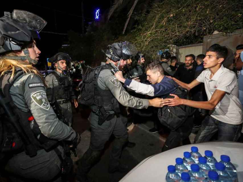 Los confrontos entre palestinos y la policía israelí en el barrio de Sheik Jarrah.