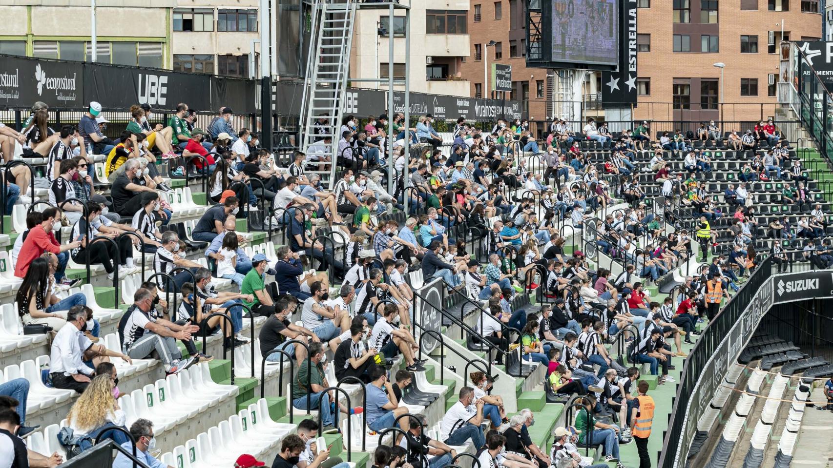 Así Fue El Regreso Del Público A Los Estadios De Fútbol Profesional Las Imágenes Más Esperadas 4573