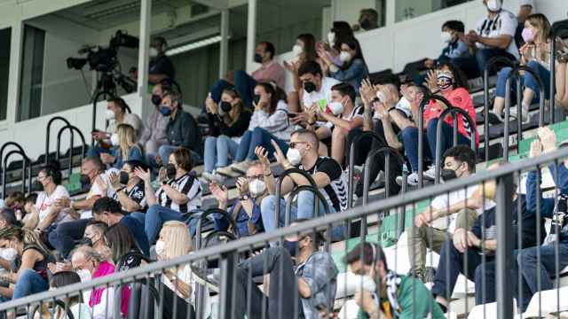 Los aficionados del Castellón disfrutan del primer partido con público