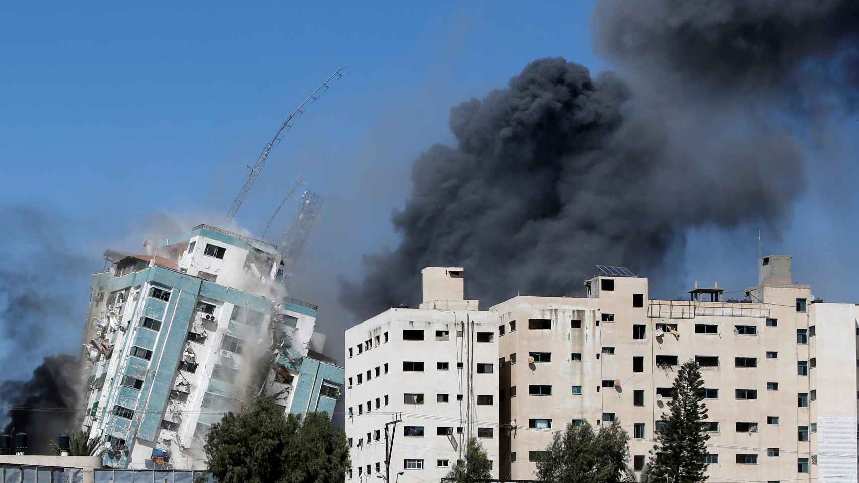 Israel bombardea la sede de las agencias AP y Al Jazeera en Gaza