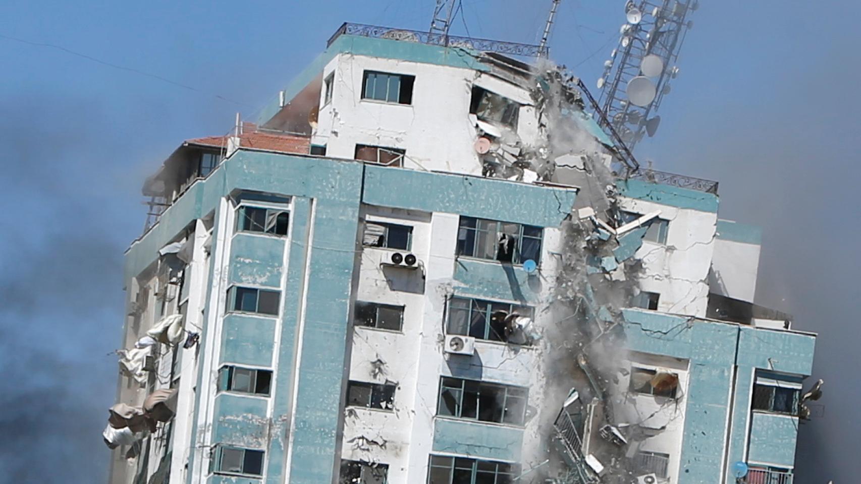 Israel bombardea la sede de las agencias AP y Al Jazeera en Gaza