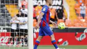 El Eibar firma su descenso tras caer goleado ante el Valencia