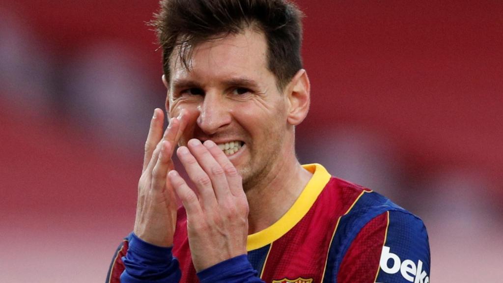 Messi se lamenta tras caer contra el Celta