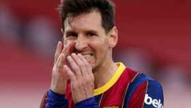 Messi se lamenta tras caer contra el Celta