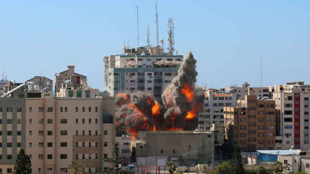 Bombardeo de la torre Al Jalaa, sede de la agencia de noticias AP y de la cadena Al Jazeera.