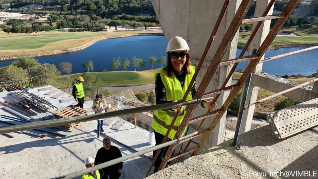Monica Armani, en una de las visitas de obra.