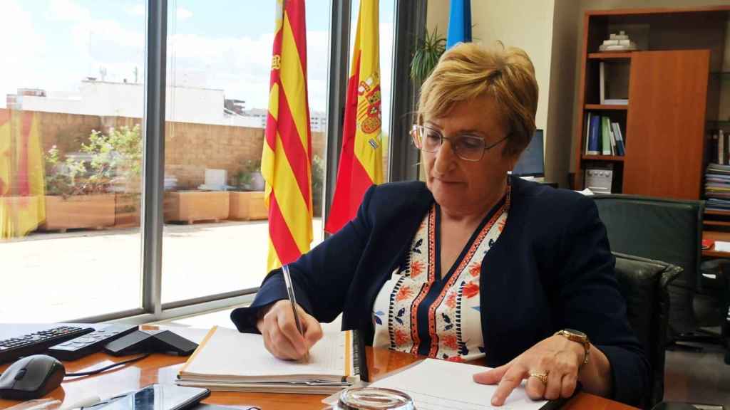 La consellera Barceló, en su despacho de trabajo.