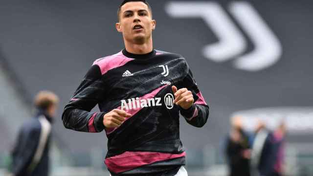 Cristiano Ronaldo en un calentamiento con la Juventus