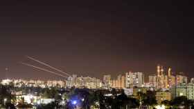 Cohetes procedentes de la franja de Gaza caen sobre la ciudad de Ashkelon, Israel