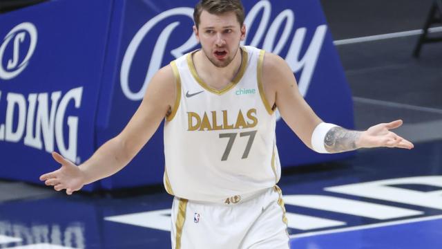 Doncic protesta una decisión de los árbitros