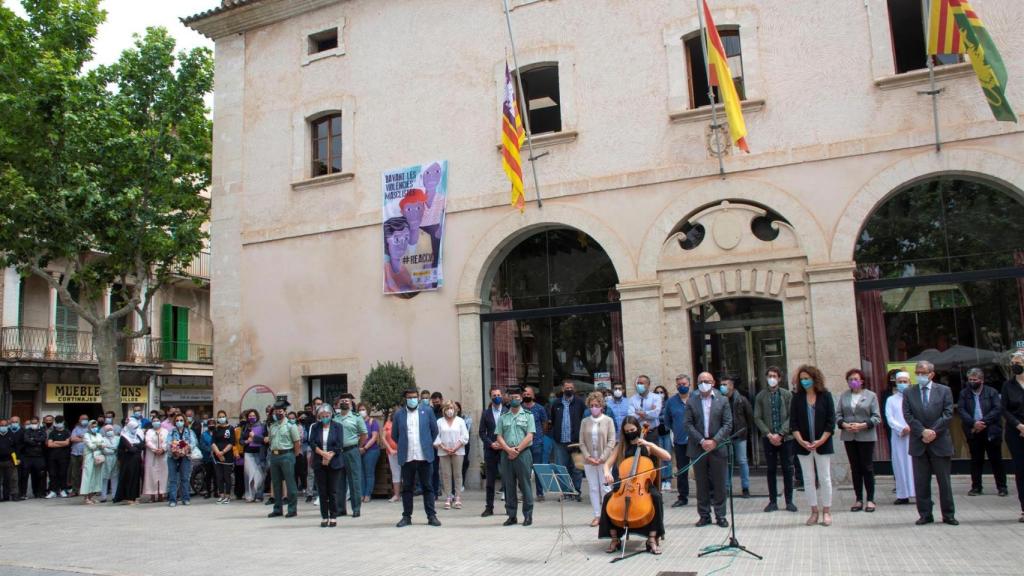 Concentración en recuerdo de Warda y Mohamed en Sa Pobla (Mallorca).