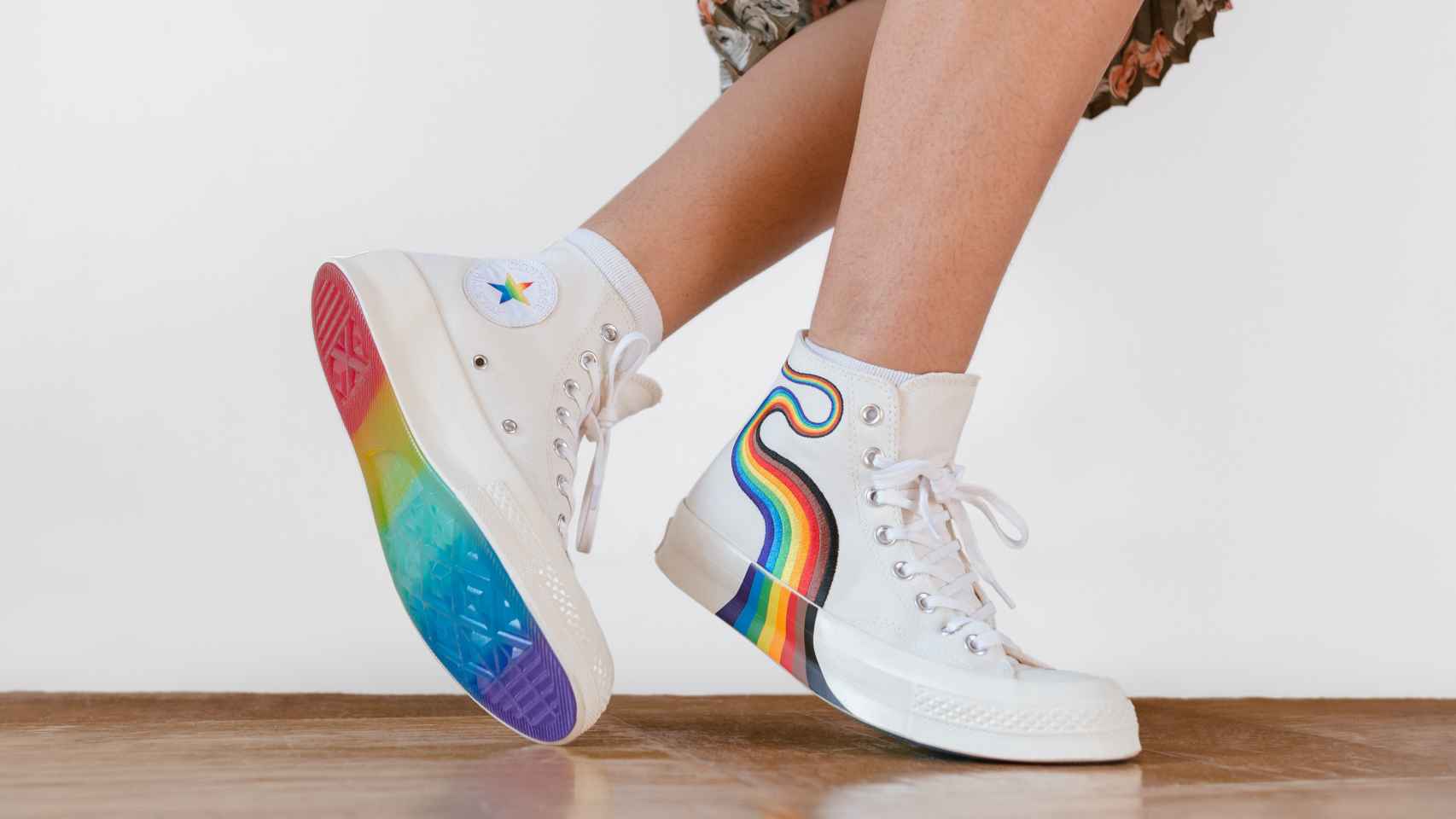 Glamour Guinness Susteen Converse vuelve a mostrar el amor sin barreras para el Orgullo 2021 con  estas zapatillas