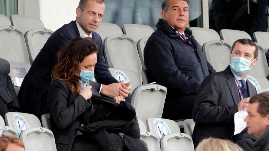 Aleksander Ceferin y Joan Laporta, en el estadio Gamla Ullevi de Goteborg