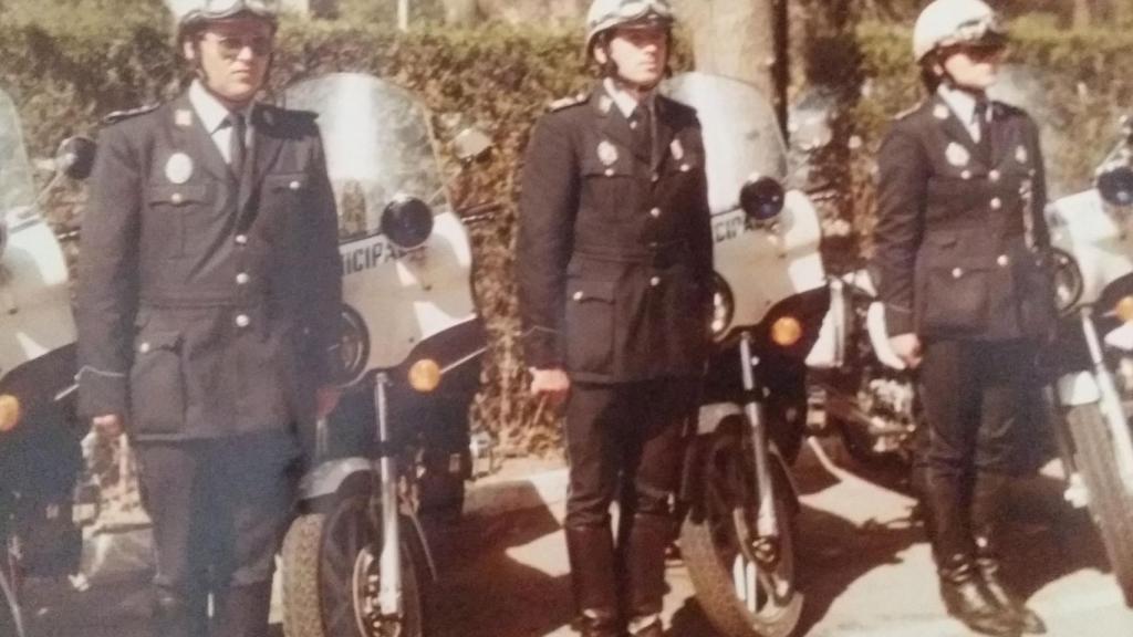 Luisa con compañeros motoristas durante un servicio en Sevilla.