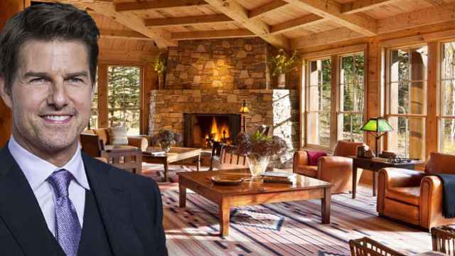 Tom Cruise, junto a la cabaña que ha vendido en Colorado, en un fotomontaje de JALEOS.