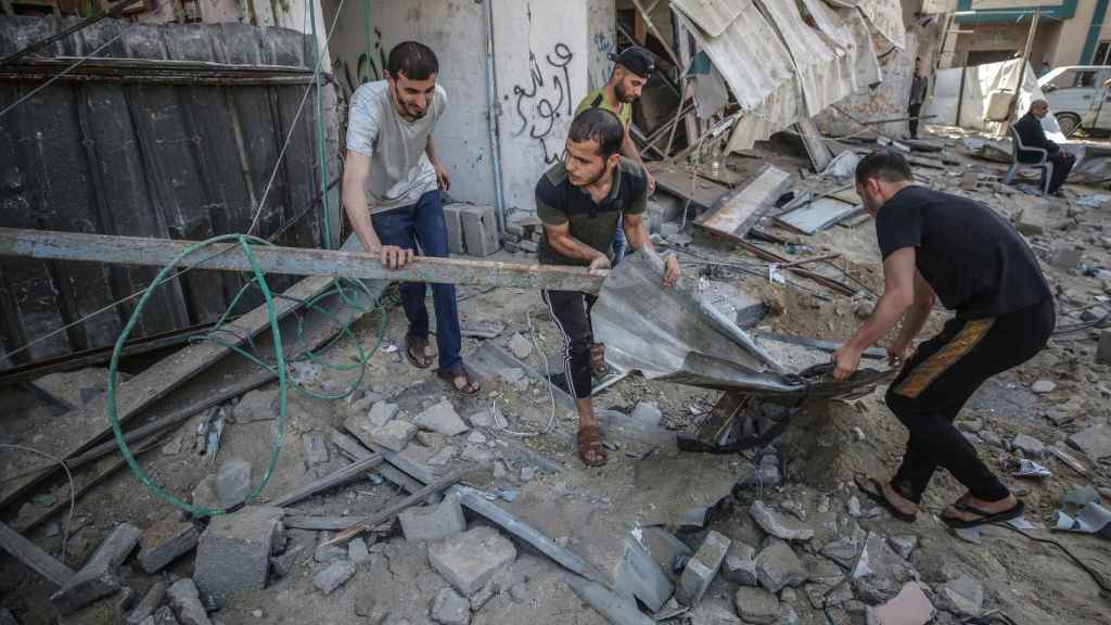Casas palestinas destruidas tras los ataques aéreos israelíes.
