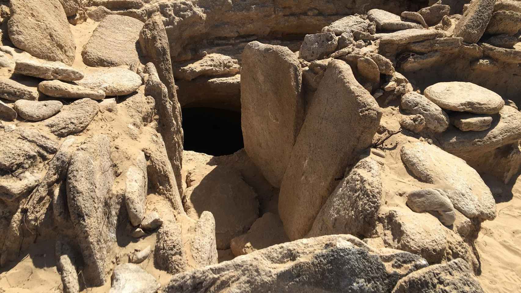 Restos de la tumba megalítica en Cádiz