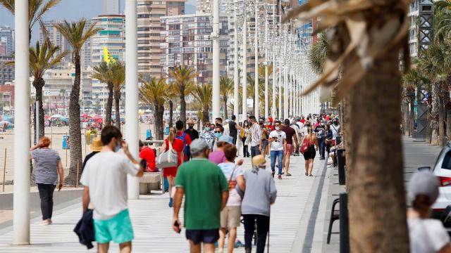 Paseo de la playa de Levante de Benidorm, el pasado fin de semana.