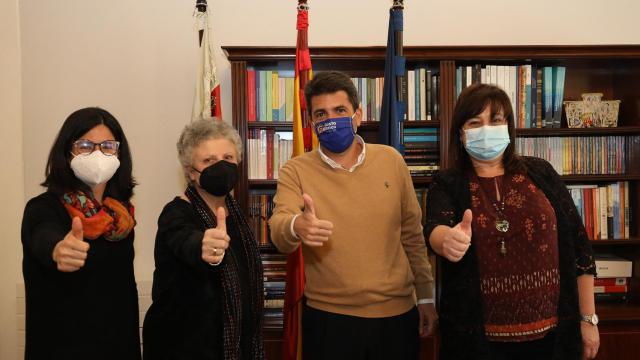 El presidente de la Diputación, Carlos Mazón, tras su reunión con la Asociación Parkinson de Alicante.