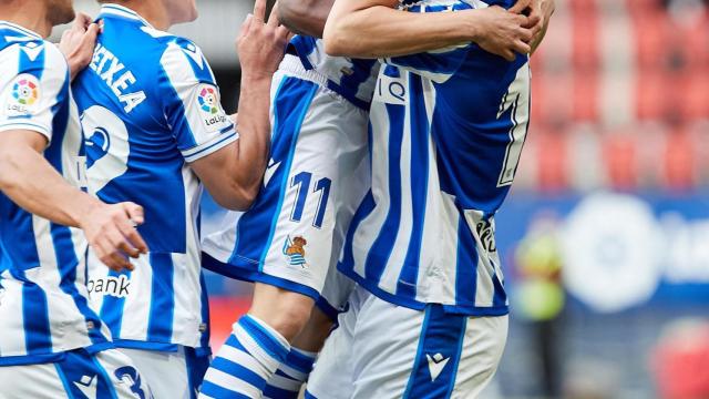 La Real Sociedad celebra el gol de Isak a Osasuna