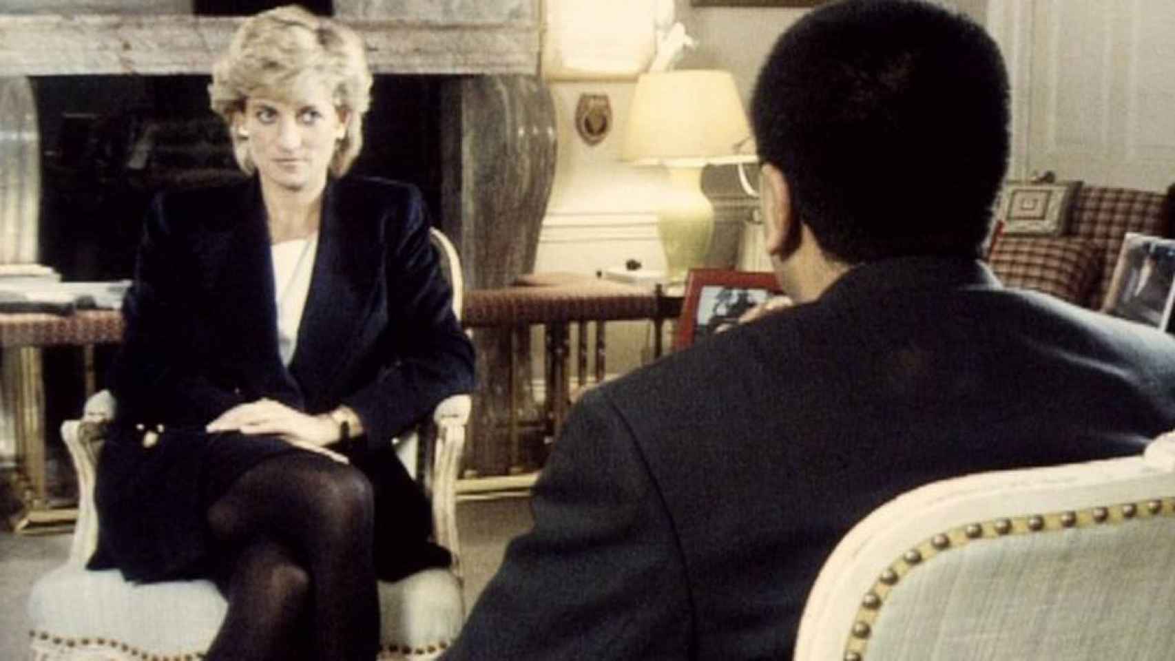 La princesa Diana de Gales siendo entrevista por Martin Bashir.