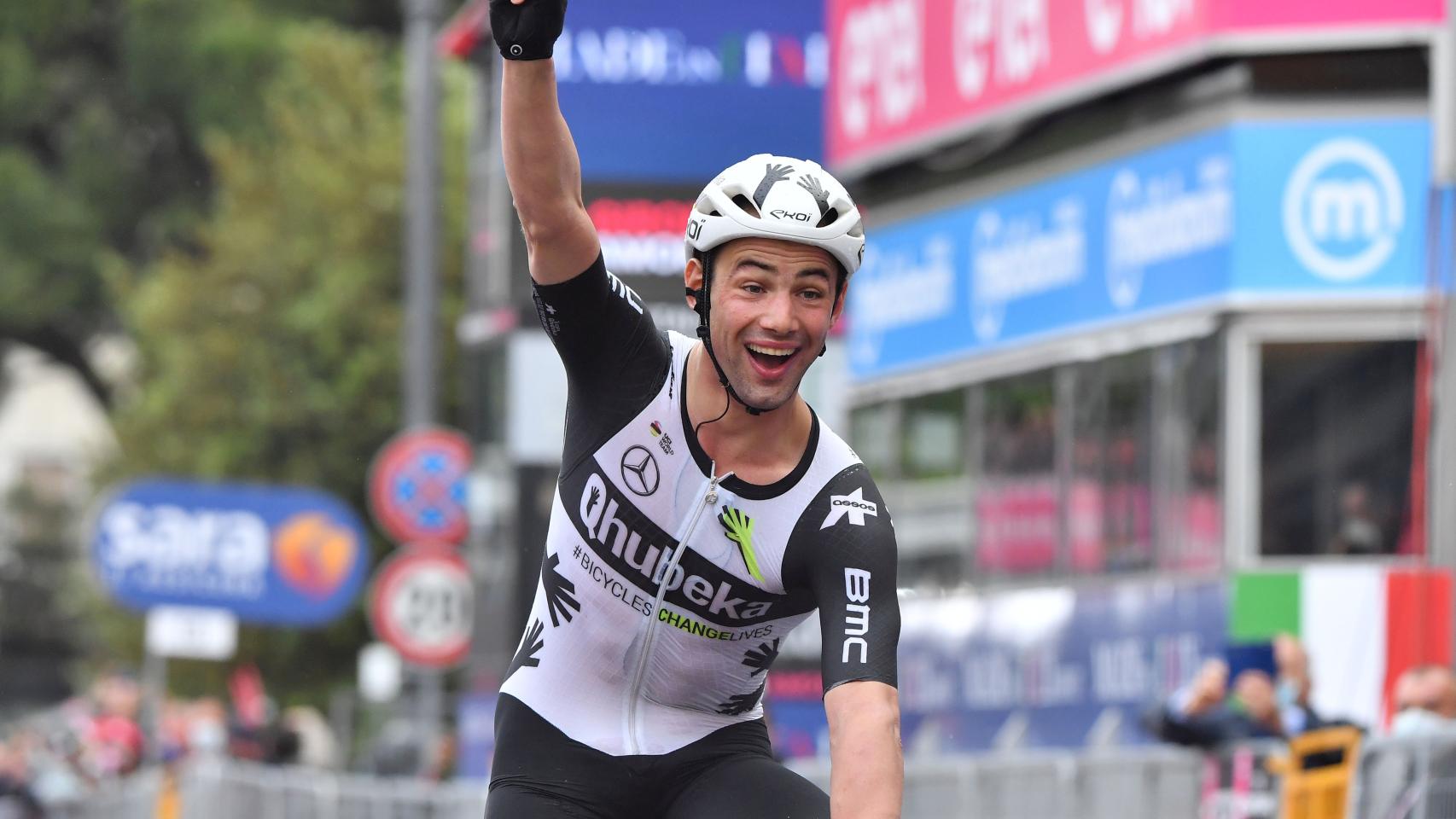 Campenaerts celebra su victoria en la 15ª etapa del Giro de Italia 2021