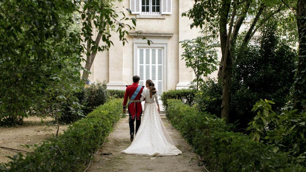 El ya matrimonio ha querido difundir las fotografías más especiales del enlace a través de agencias españolas.