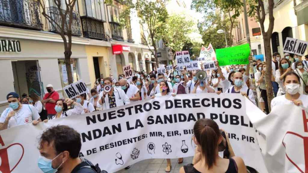 Imagen de archivo  manifestación de los residentes durante su recorrido por el centro de Madrid durante el mes de julio de 2020.  (Foto: Comité de Huelga MIR)