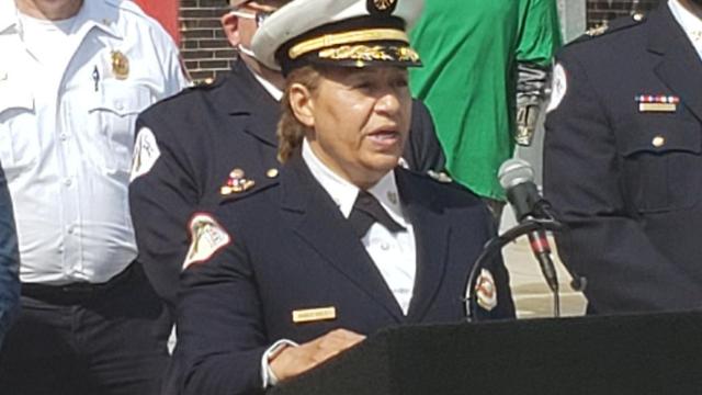 Annette Nance-Holt hace historia como primera mujer comisionada de los Bomberos de Chicago