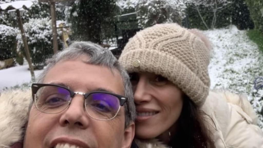 Pedro Guerra junto a su pareja, María Cabrerizo.