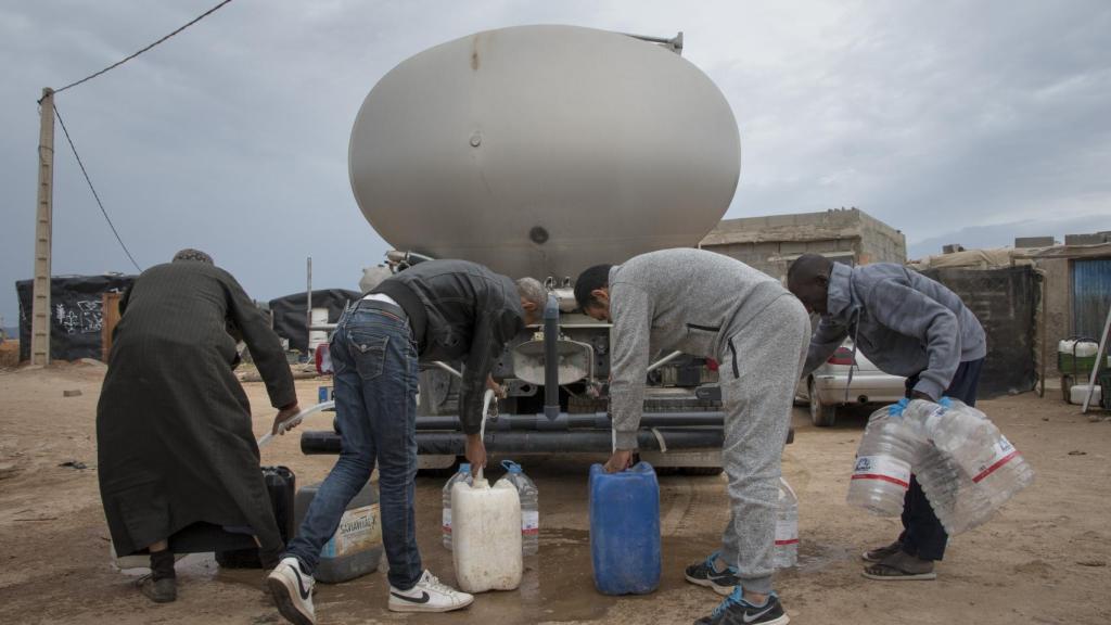 El agua llega a 'Walili' en camiones cisterna cada diez días.