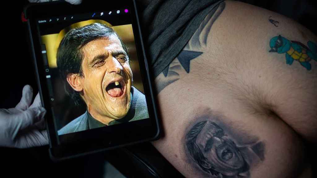 Gonzalo utilizó la imagen del programa Ratones Coloraos para tatuar a su hermano.