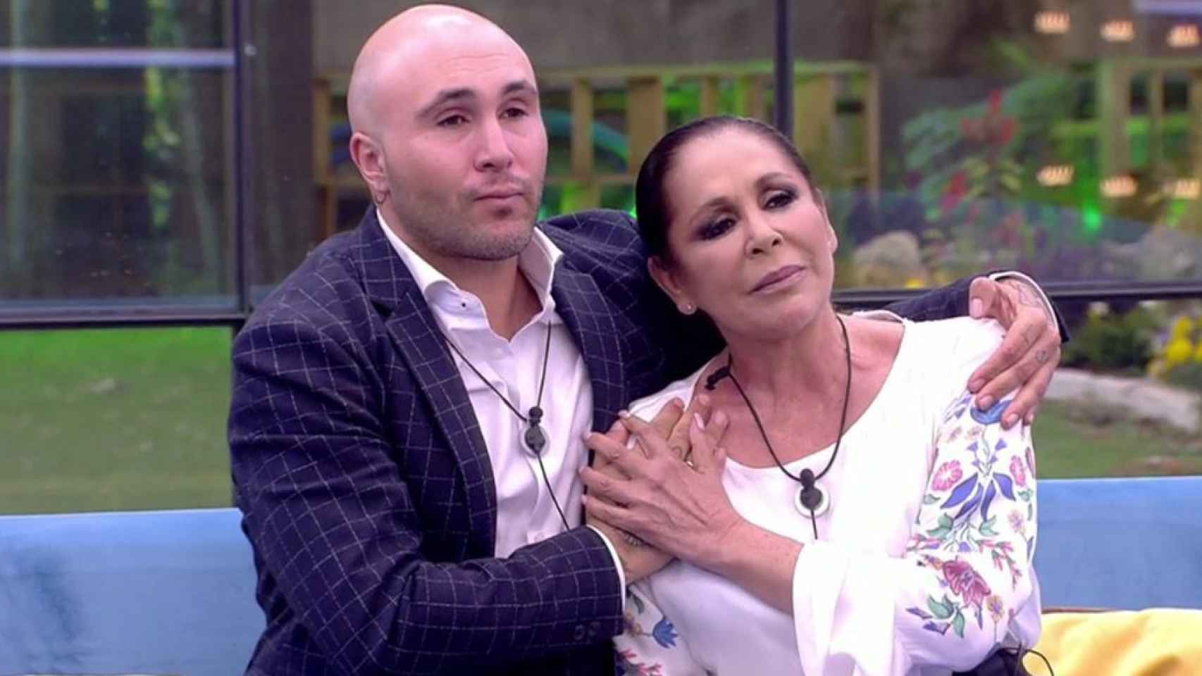 Isabel Pantoja y su relación tóxica con Telecinco: brillar en plató y sufrir en casa