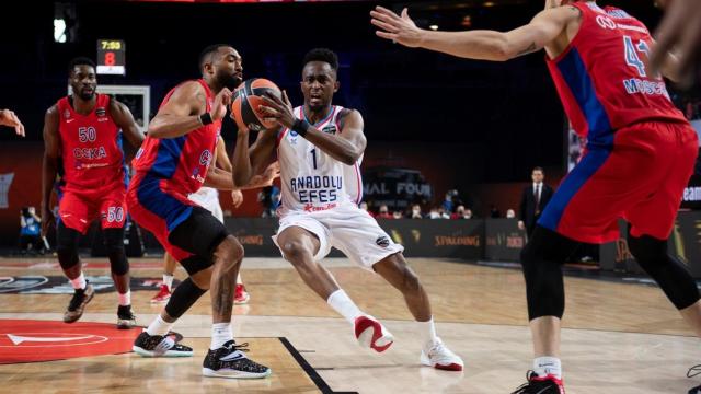 Beaubois atacando en el Efes - CSKA