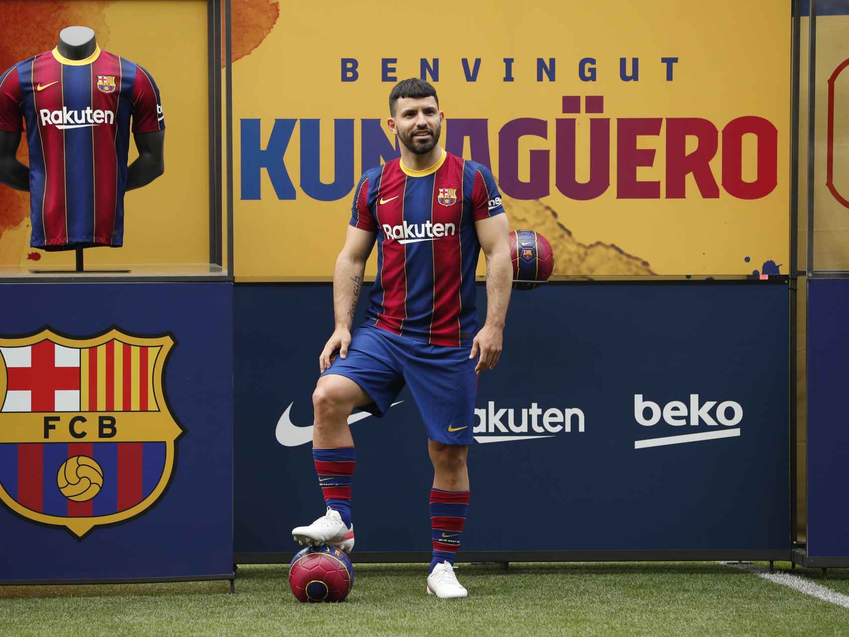 Las mejores imágenes de la presentación del 'Kun' Agüero como nuevo  futbolista del Barcelona