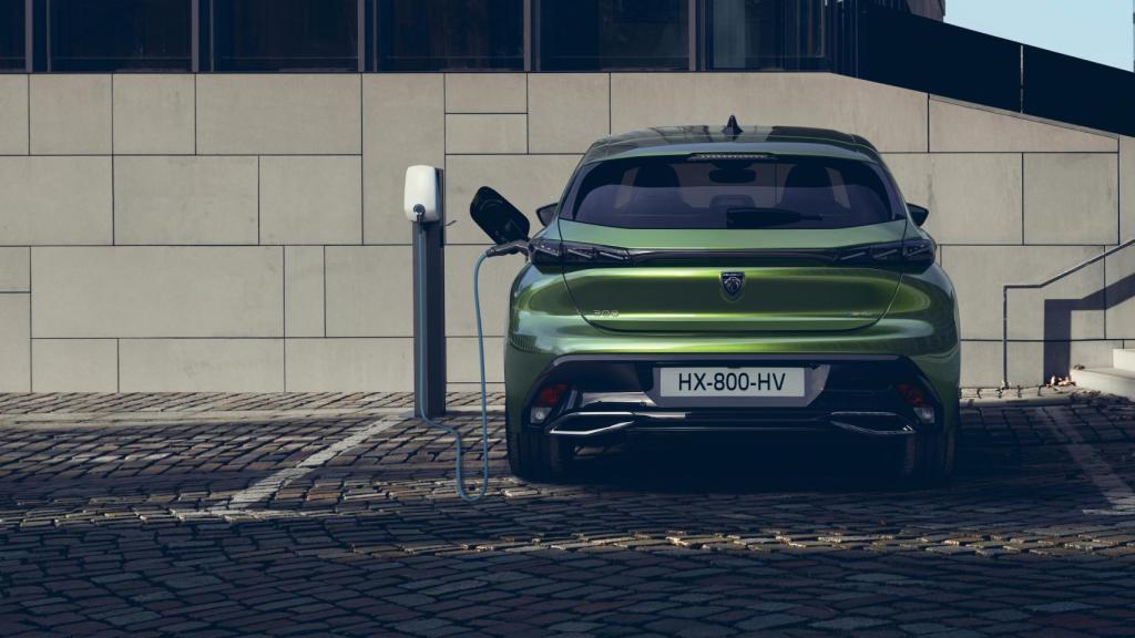 El nuevo Peugeot 308 cuenta con versiones híbridas enchufables.
