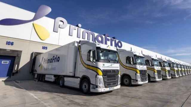Varios camiones de Primafrio en una de sus plantas logísticas.