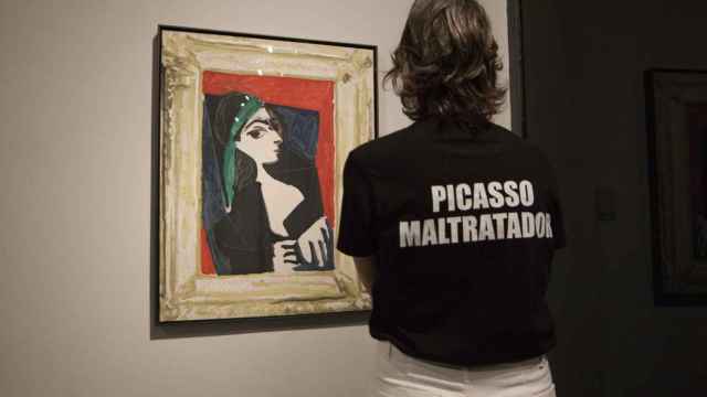 La acción artística liderada por la profesora y artista Maria Llopis en el museo Picasso.